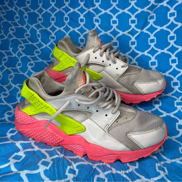 Nike Women’s size 11 Air huarache run desert sand wmns sneakers running fashion - Picture 1 of 11